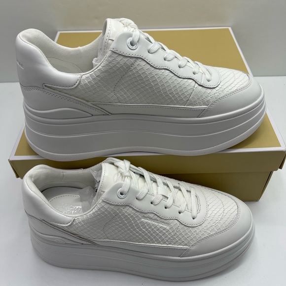 MICHAEL Kors All-White Platform Sneakers HAYES LACE UP
EMBOSSED PRINTED LEATHER - Picture 3 of 16